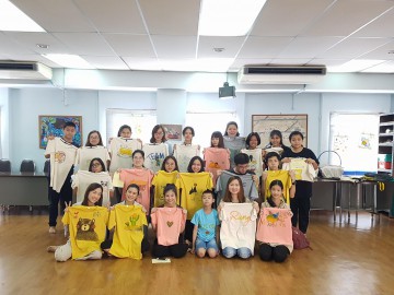 อาสาสมัคร เขียนศิลป์บนเสื้อเพื่อผู้ป่วยเรื้อรัง 22 มิ.ย. 62 T-Shirt Painting Volunteer to Support Chronically Ill Patients in Thailand; June,22, 19